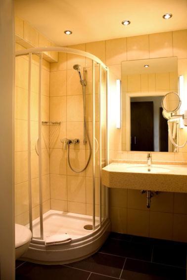 Hotel Haus Krone Bexbach Quarto foto